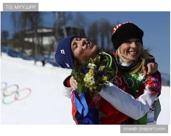 法国赛颁奖礼:冠军得主与亚军的友好拥抱