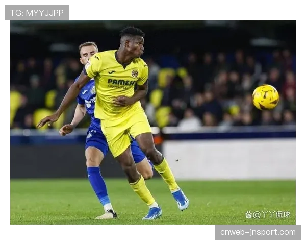 比利亚雷亚尔对阵赫塔菲，主队后卫因两次盯人失位被半场换下